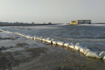 Фотография к новости: Из-за размыва дорог отрезаны от внешнего мира ряд сёл Актюбинской области