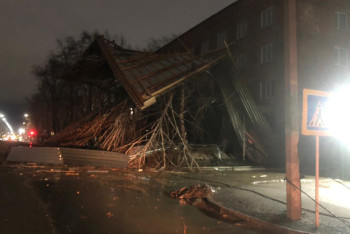 Фотография к новости: Штормовой ветер повредил крыши нескольких зданий в Павлодарской области