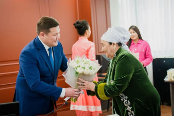 Фотография к новости: Бабушка Димаша Кудайбергена и Роза Рымбаева получили письма от Токаева