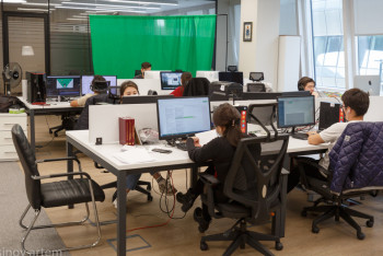 Фотография к новости: В Казахстане стали искать айтишников и маркетологов с навыками работы с ChatGPT