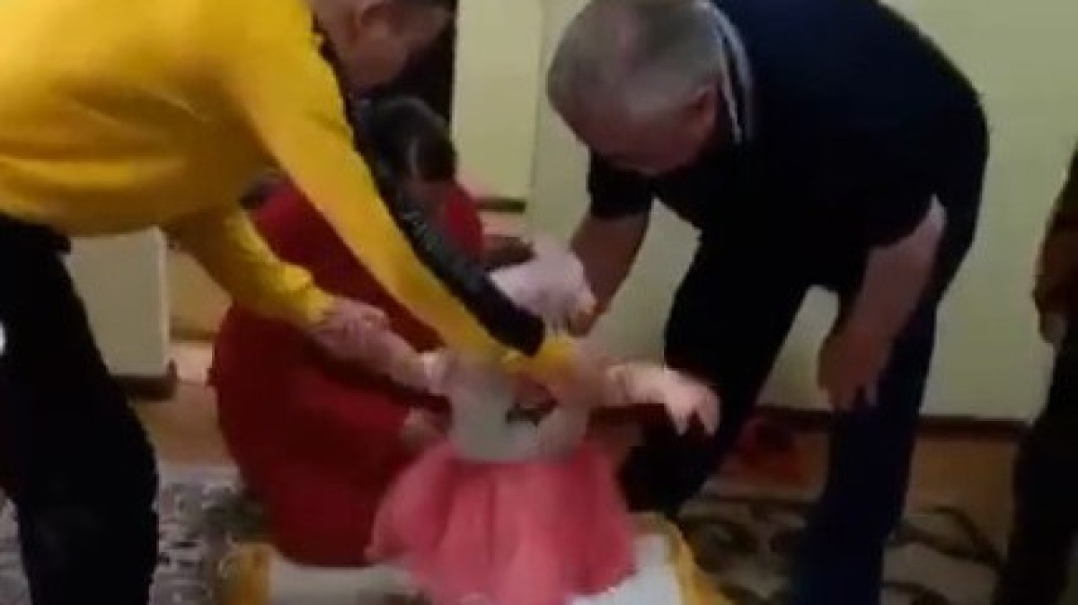 Видео с Болатом Назарбаевым обсуждают в соцсетях