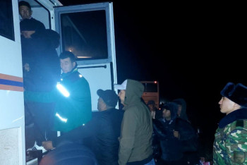 Фотография к новости: 63 граждан Узбекистана эвакуировали актюбинские спасатели