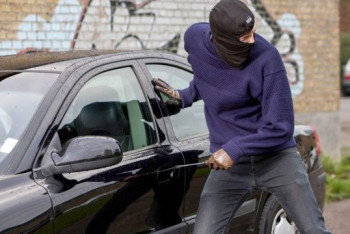 Фотография к новости: У шымкентца угнали машину во время тест-драйва