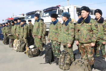 Фотография к новости: Спасателей и технику дополнительно направили в Уральск для ликвидации паводков