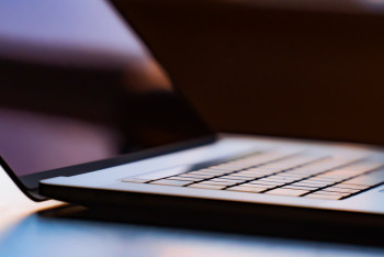 Фотография к новости: 45 ноутбуков украли из квартиры алматинца