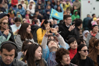 Фотография к новости: Снижение пенсионного возраста, возврат капиталов и особый статус человеку труда - обещания партий накануне выборов