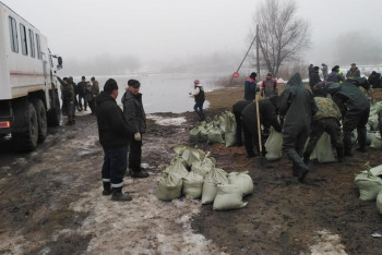 Наводнение в ЗКО: в регионе отключают электричество, затоплено несколько участков трасс