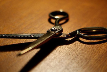 Фотография к новости: Ножницы воткнулись в лицо девочки - жуткий случай произошёл в Кыргызстане