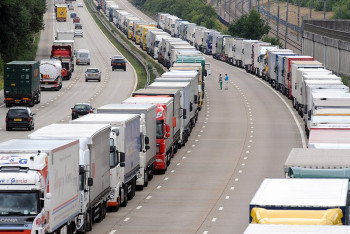 Фотография к новости: Смаилов поручил в течение трёх дней убрать барьеры для провоза грузов из Китая