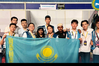 Фотография к новости: Казахстанцы привезли три награды из Индии с чемпионата по робототехнике