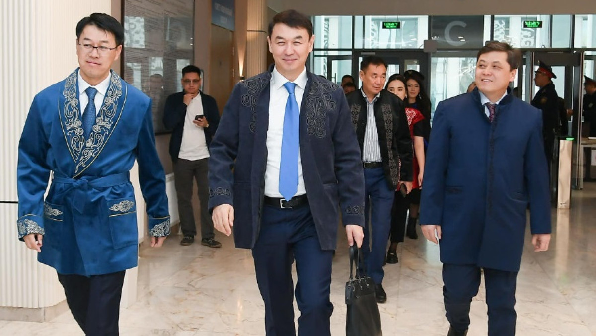 В Туркестанской области чиновники переоделись в национальные костюмы