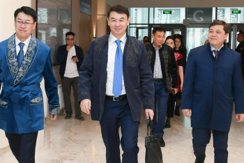 Фотография к новости: В Туркестанской области чиновники переоделись в национальные костюмы