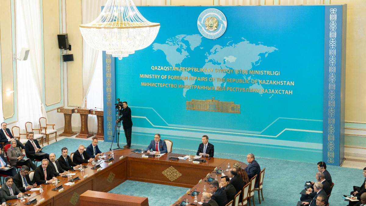 Иностранные дипломаты ознакомились с ходом подготовки к предстоящим выборам