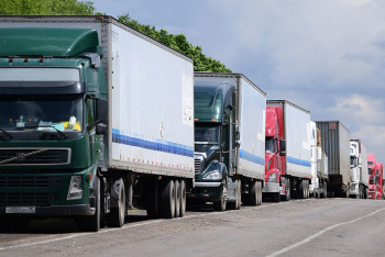 Фотография к новости: О коррупции и поборах на границе с Китаем заявил Маулен Ашимбаев