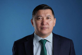 Фотография к новости: Снять агитплакаты и сдать их на переработку намерен член партии "Байтақ" Аслан Кульмагамбетов