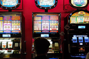 Фотография к новости: Школьный бухгалтер в ВКО потратил на азартные игры девять миллионов тенге