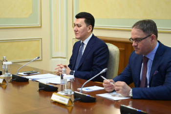 Фотография к новости: Ерлан Карин провел встречу с главой миссии парламентской Ассамблеи ОБСЕ