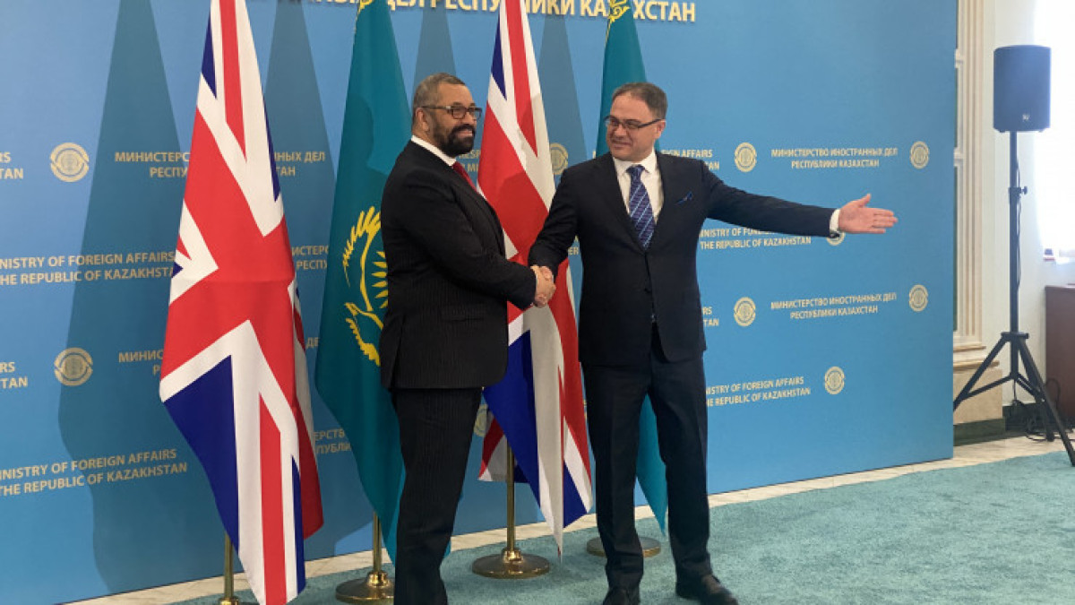 Министр иностранных дел Великобритании прилетел в Астану