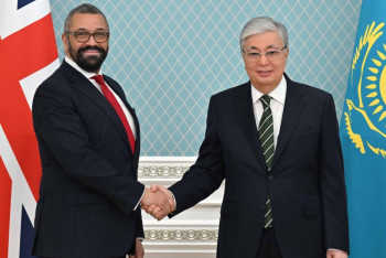 Фотография к новости: Токаев принял министра иностранных дел Великобритании