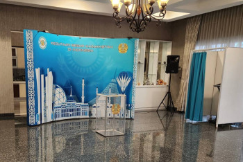 Избирательные участки открылись в Джакарте, Бангкоке и Ханое