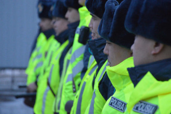 Фотография к новости: Порядок и безопасность на выборах обеспечивают 45 тысяч полицейских