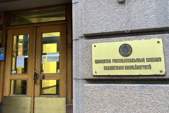 Фотография к новости: Открылись избирательные участки в европейских городах и Кувейте