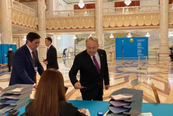 Фотография к новости: Нурсултан Назарбаев проголосовал на выборах депутатов