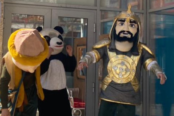 Музыка, костюмы и помолвка: как казахстанцы создавали праздничное настроение на выборах