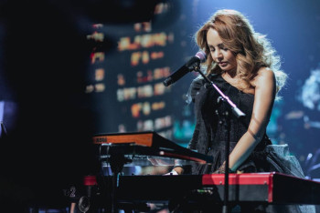 Фотография к новости: Певица МакSим извинилась перед зрителями за срыв концерта