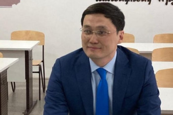 Фотография к новости: Аким благодаря выборам побывал в школе, где учился 30 лет назад