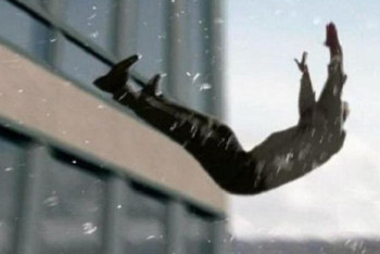 Фотография к новости: Выпрыгнул из окна: подозреваемый в изнасиловании двух девочек пытался покончить с собой в Мангистау