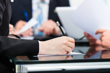 Фотография к новости: Токаев подписал Закон, касающийся госслужащих. Что изменится?