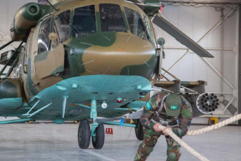 Фотография к новости: Сотрудник МВД установил рекорд по буксировке боевого вертолета