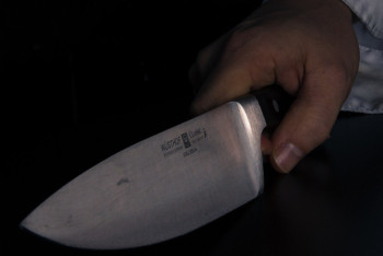 Фотография к новости: Мужчина с ножом завёл школьников к себе домой и заставил отжиматься