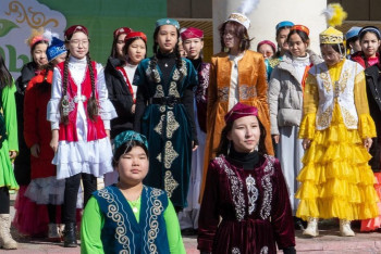 Фотография к новости: Павлодарских школьников за 10 дней научили шить нацинальные головные уборы