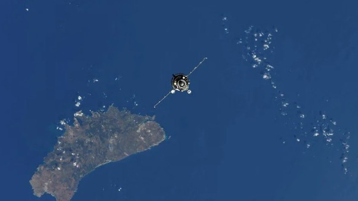 «Роскосмос» / космонавт Олег Новицкий