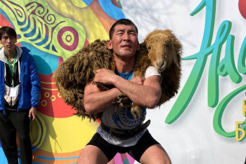 Фотография к новости: Военнослужащий установил рекорд Казахстана: поднял барана 2050 раз