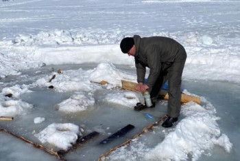 Фотография к новости: Три тонны мусора оставили туристы за зиму на озёрах курорта Бурабай