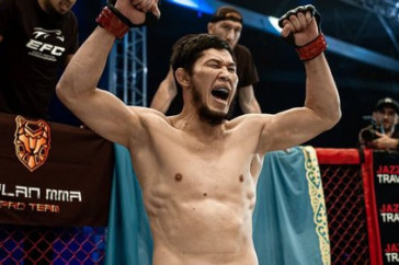 Фотография к новости: Даурен Ермеков "задушил" российского бойца в Самаре