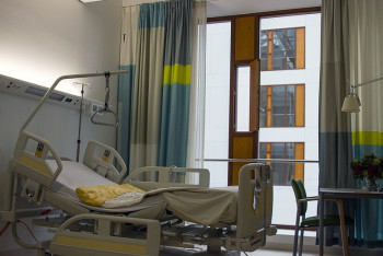 Фотография к новости: Мебель выбросили на мужчину в Актау: пострадавший парализован