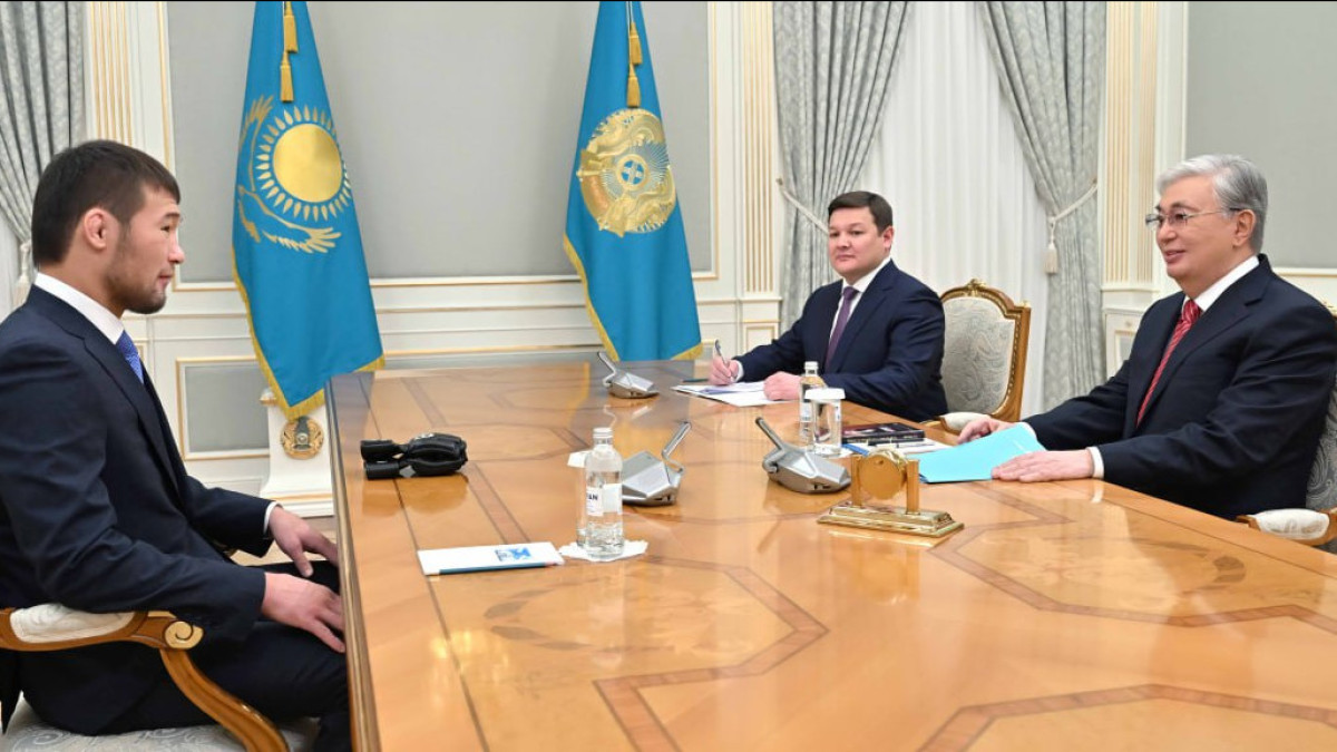 Токаев поздравил Рахмонова с блестящей победой на UFC