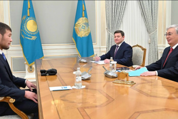 Фотография к новости: Токаев поздравил Рахмонова с блестящей победой на UFC