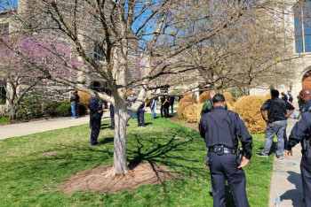 Фотография к новости: Девушка открыла стрельбу в школе США, погибли шестеро детей и взрослых