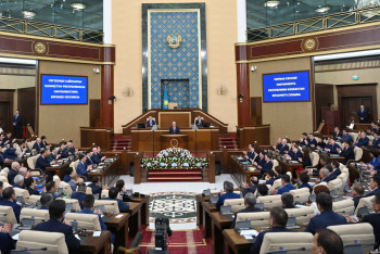 Фотография к новости: В Астане началось заседание первой сессии нового парламента