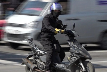 Фотография к новости: Водителей мопедов в Казахстане хотят обязать проходить тест на знание ПДД