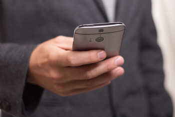 Фотография к новости: Мужчину осудили за оскорбление по WhatsApp в Усть-Каменогорске