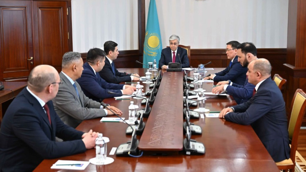 Токаев провёл консультацию с руководителями фракций политических партий в мажилисе парламента