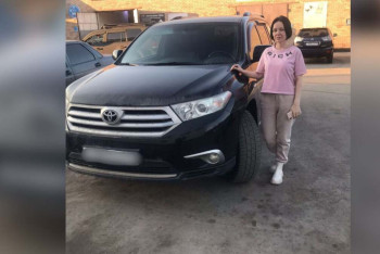 Фотография к новости: Угнанное 3 года назад в Новосибирске авто вернули владелице полицейские Павлодара