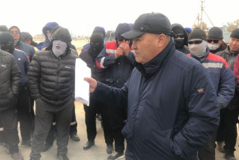 Фотография к новости: Строительные компании предложили работу бастующим сельчанам Мангистауской области