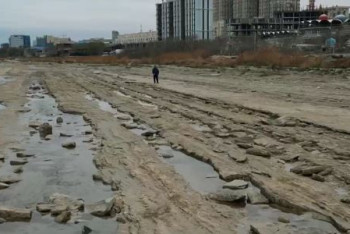 Фотография к новости: Печальные кадры обмелевшего Каспия показал казахстанский блогер